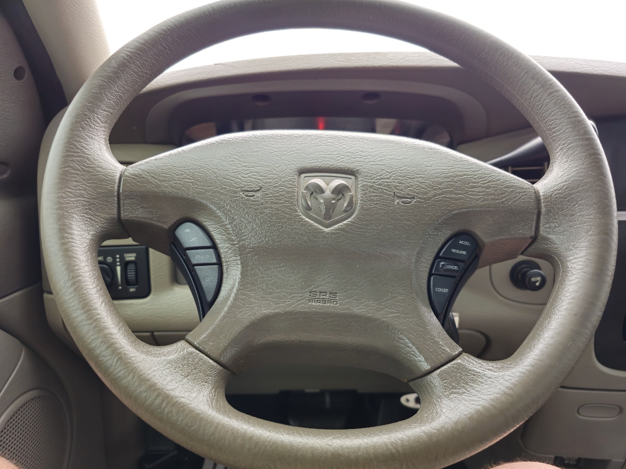 Dodge Ram 1500 2dr Reg Cab 120.5" WB 4WD ST 2003