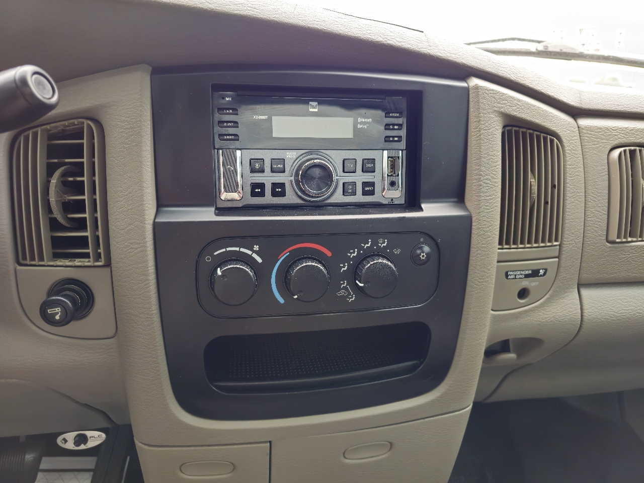 Dodge Ram 1500 2dr Reg Cab 120.5" WB 4WD ST 2003