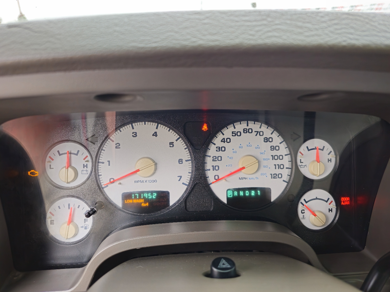 Dodge Ram 1500 2dr Reg Cab 120.5" WB 4WD ST 2003
