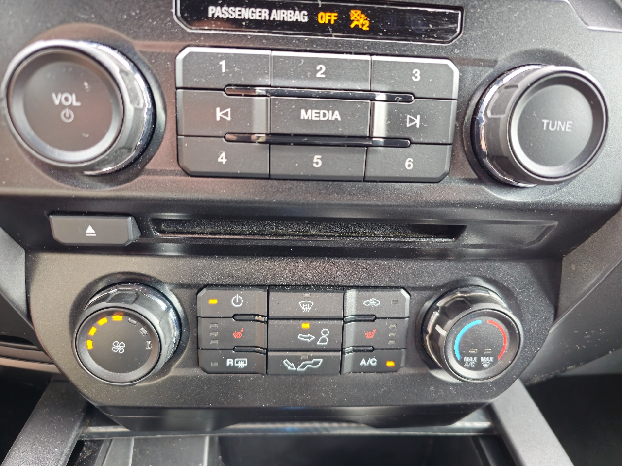 Ford F-150 4WD SuperCrew 145" XLT 2018