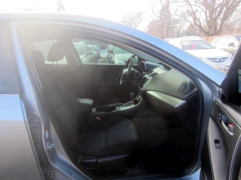 Mazda MAZDA3 i Touring 4-door 2011