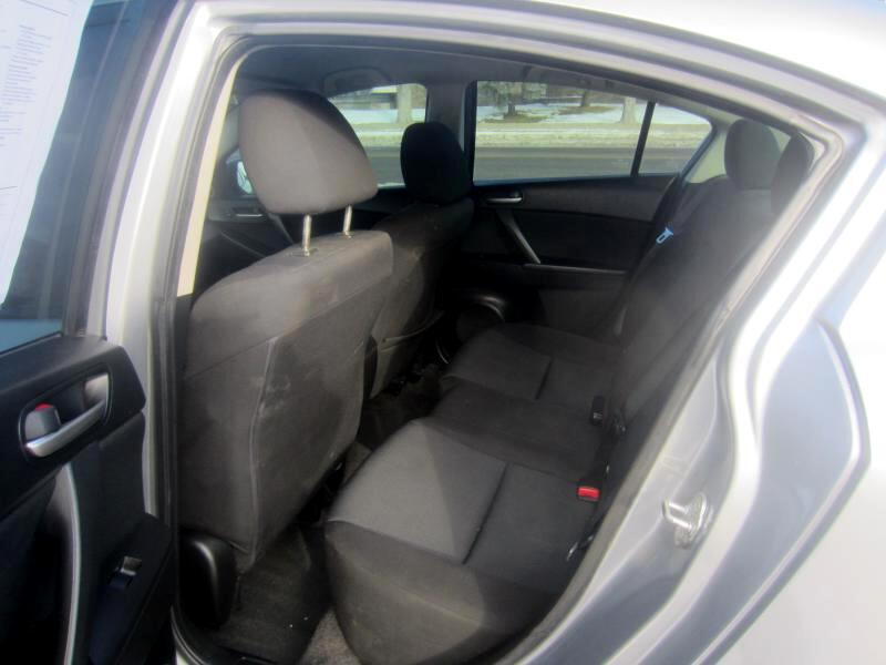 Mazda MAZDA3 i Touring 4-door 2011