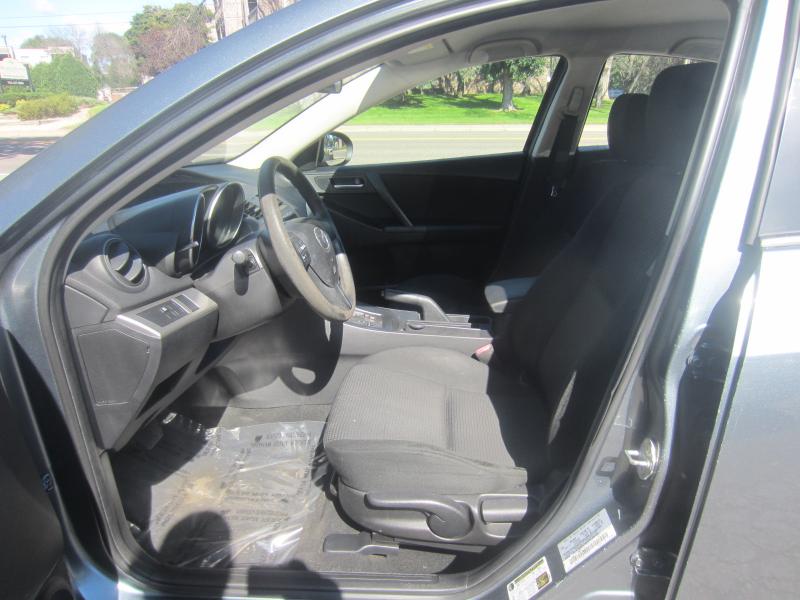 Mazda MAZDA3 i SV AT 4-Door 2013