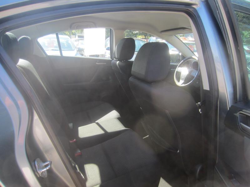 Mazda MAZDA3 i SV AT 4-Door 2013