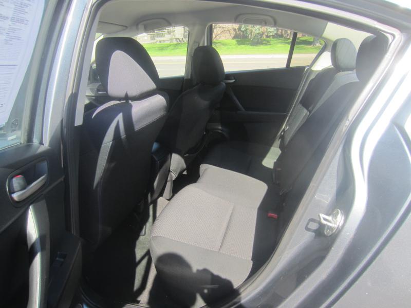 Mazda MAZDA3 i SV AT 4-Door 2013