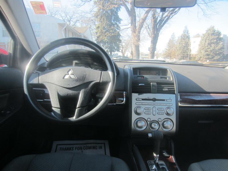 Mitsubishi Galant ES 2011