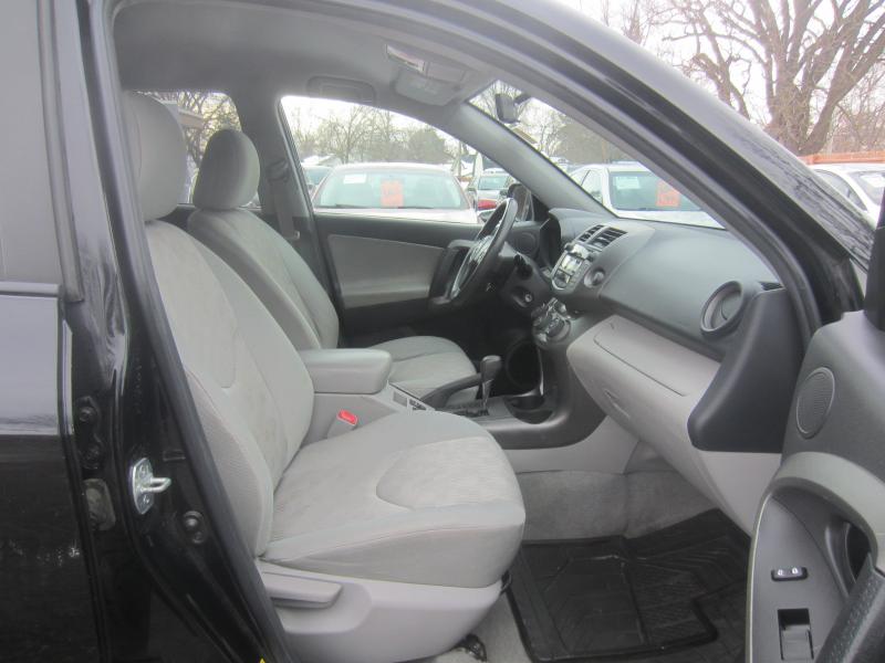 Toyota RAV4 Base I4 4WD 2010