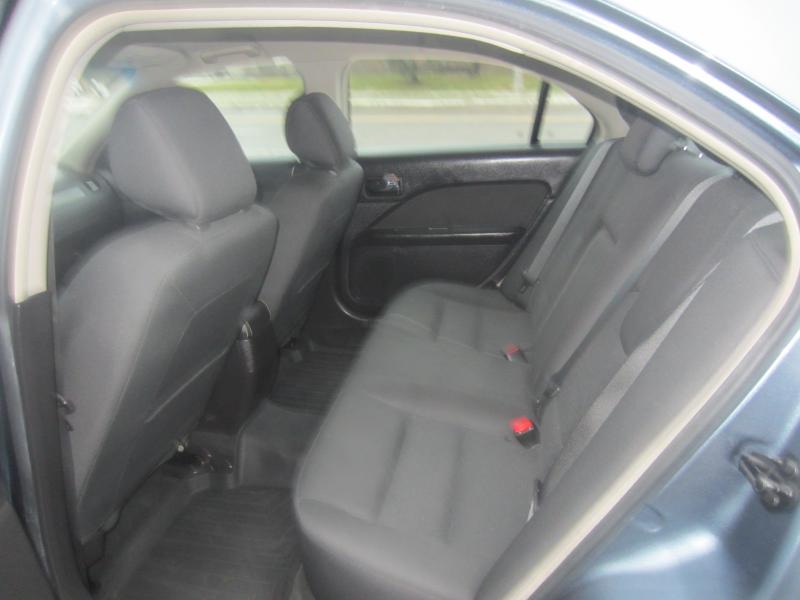 Ford Fusion I4 SE 2011
