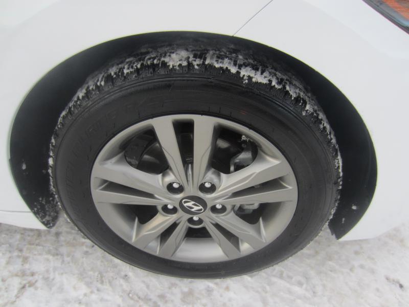 Hyundai Elantra Value Edition 6A 2017