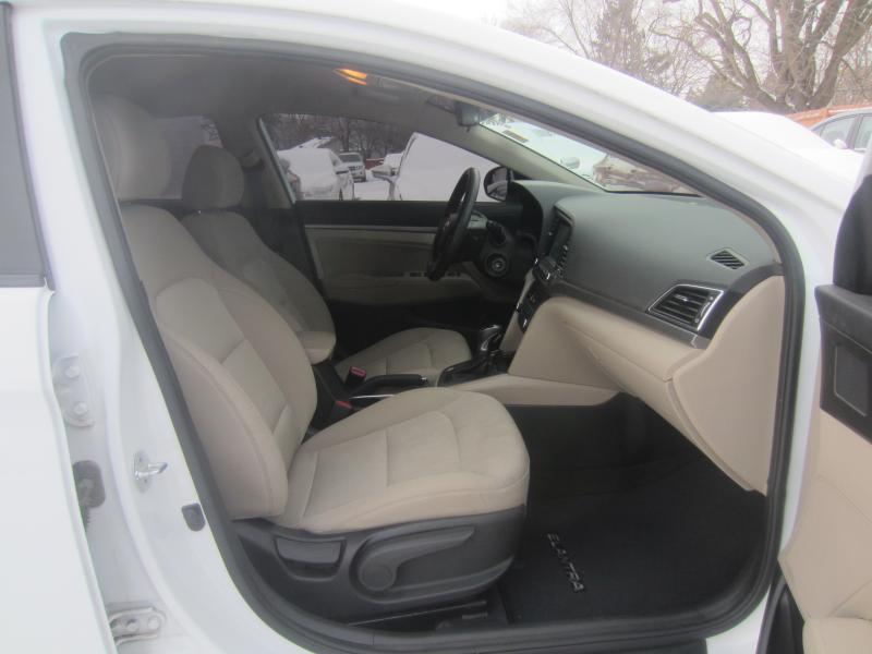 Hyundai Elantra Value Edition 6A 2017