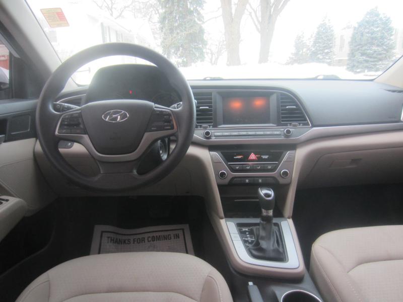 Hyundai Elantra Value Edition 6A 2017