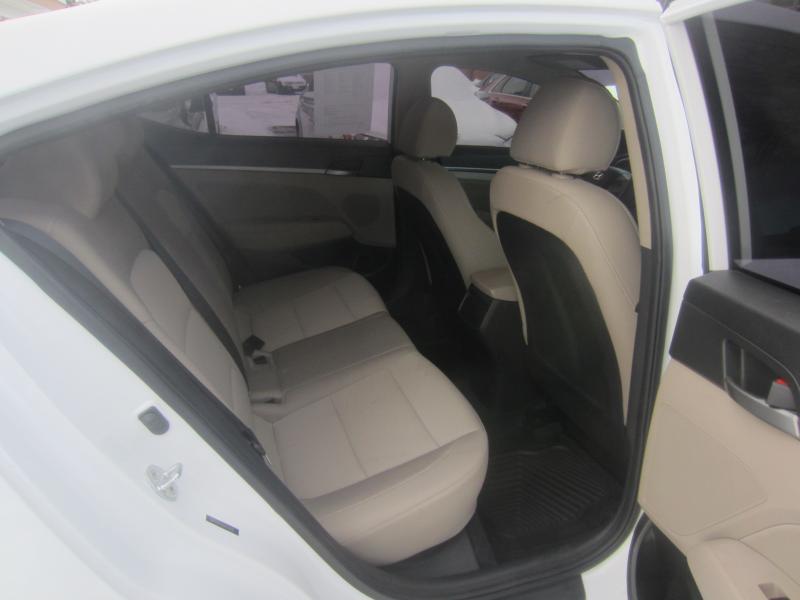 Hyundai Elantra Value Edition 6A 2017