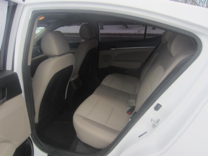 Hyundai Elantra Value Edition 6A 2017