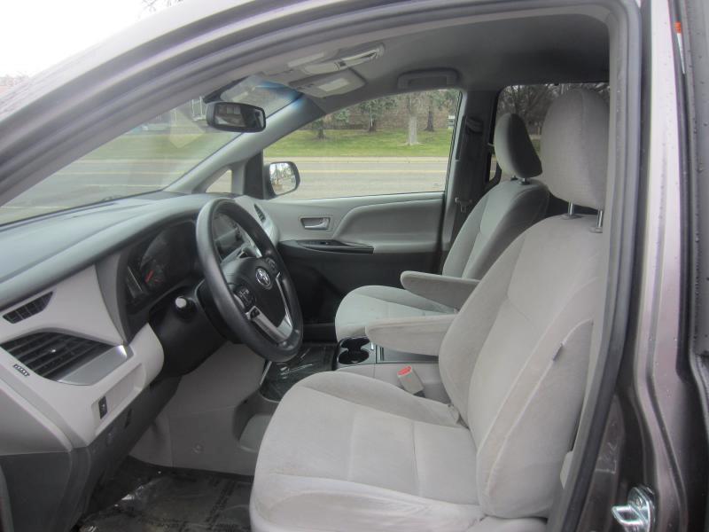 Toyota Sienna LE FWD 8-Passenger V6 2015