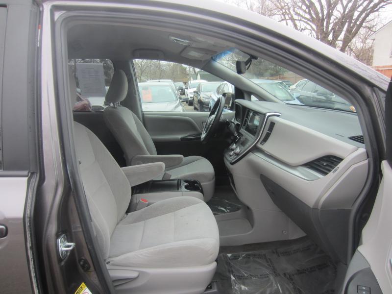 Toyota Sienna LE FWD 8-Passenger V6 2015