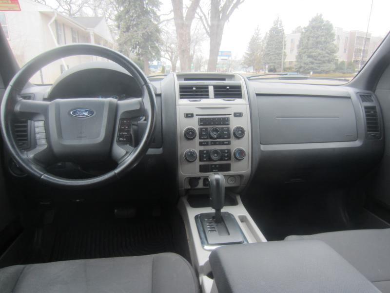 Ford Escape XLT FWD 2012