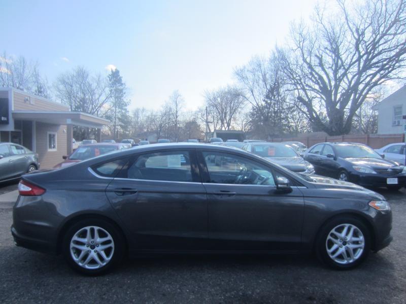 Ford Fusion SE 2016