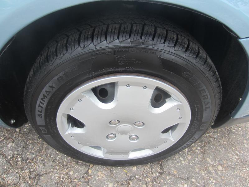 Toyota ECHO 2-Door Sedan 2002