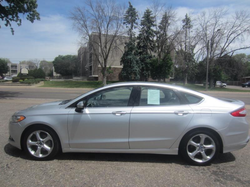 Ford Fusion S 2016
