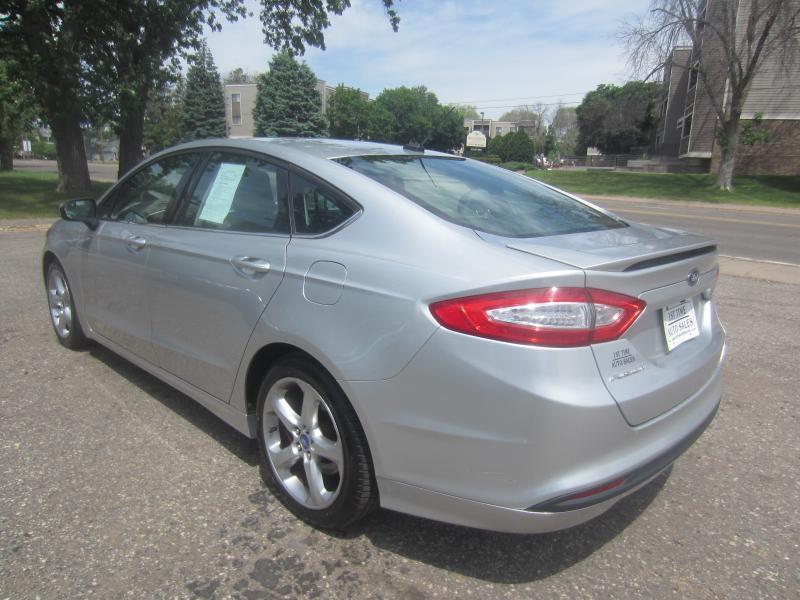 Ford Fusion S 2016