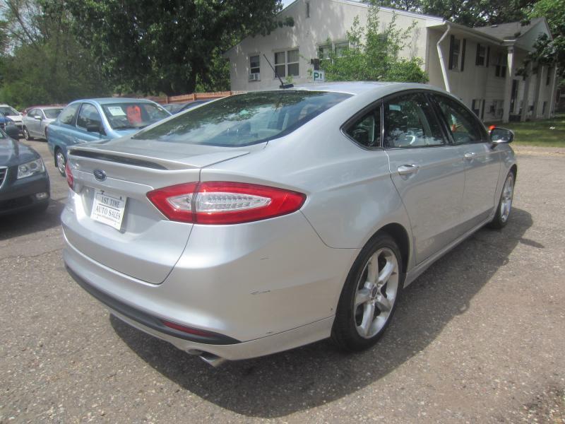 Ford Fusion S 2016