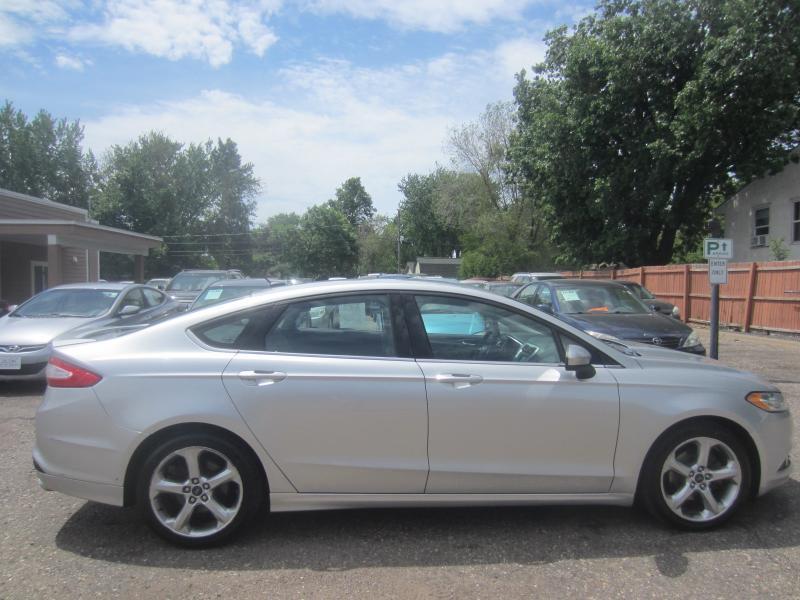Ford Fusion S 2016