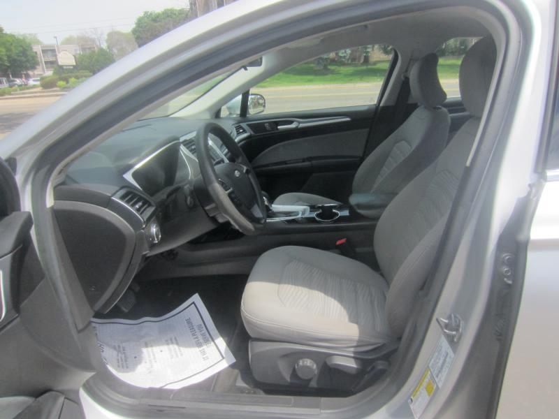 Ford Fusion S 2016