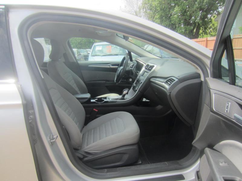 Ford Fusion S 2016