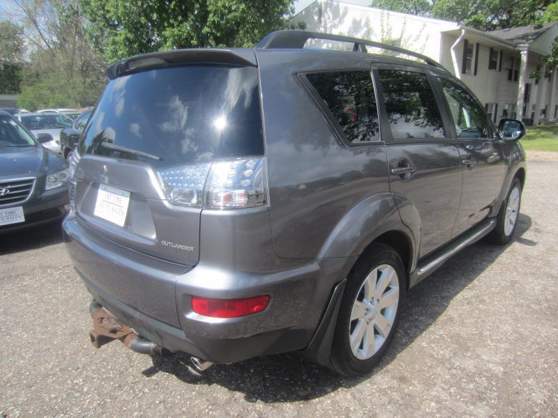 Mitsubishi Outlander SE 4WD 2010