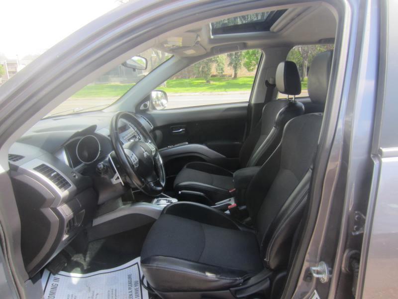Mitsubishi Outlander SE 4WD 2010