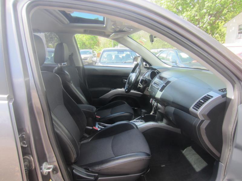 Mitsubishi Outlander SE 4WD 2010