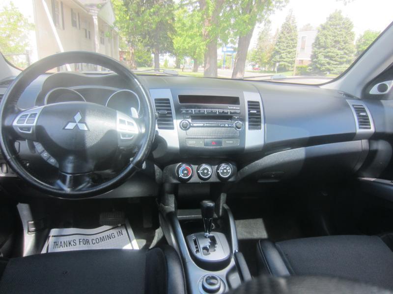 Mitsubishi Outlander SE 4WD 2010