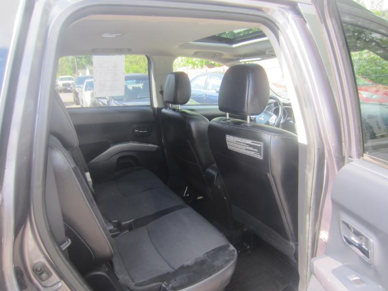 Mitsubishi Outlander SE 4WD 2010