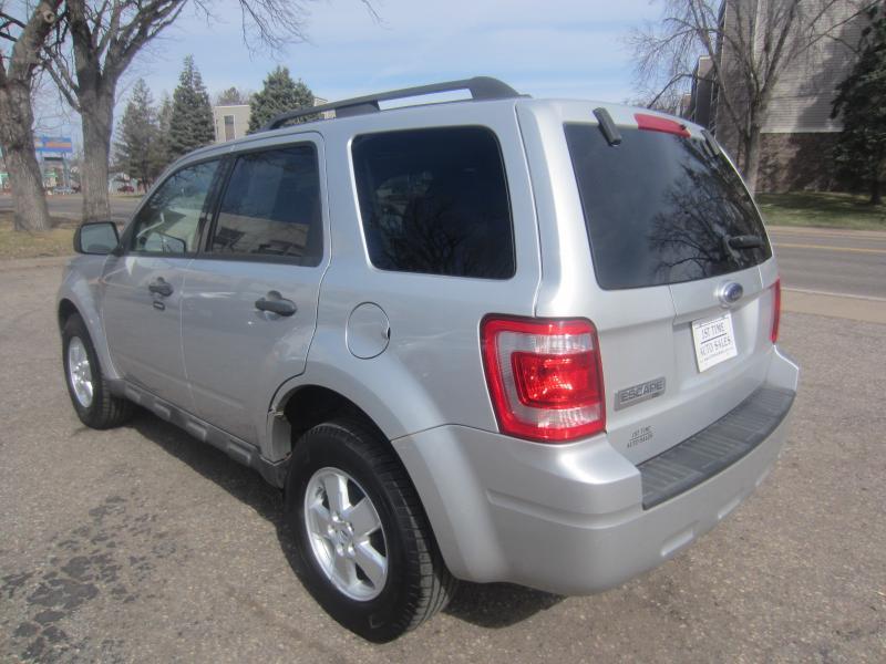 Ford Escape XLT FWD I4 2009