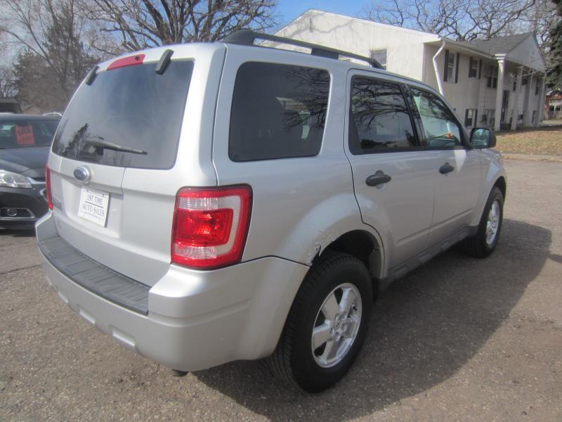 Ford Escape XLT FWD I4 2009