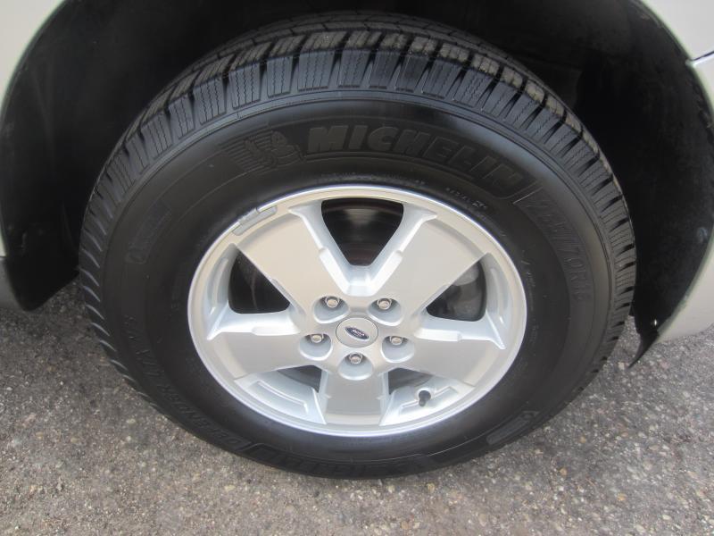 Ford Escape XLT FWD I4 2009
