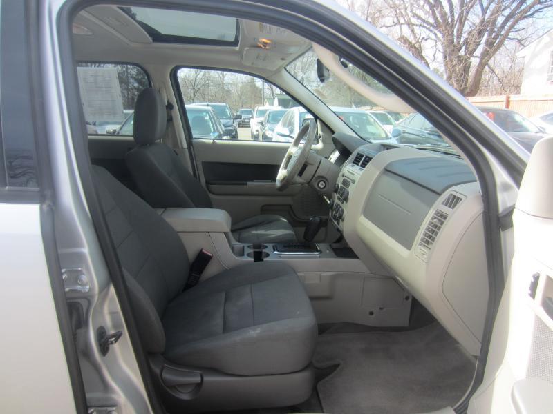 Ford Escape XLT FWD I4 2009