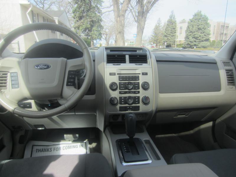 Ford Escape XLT FWD I4 2009