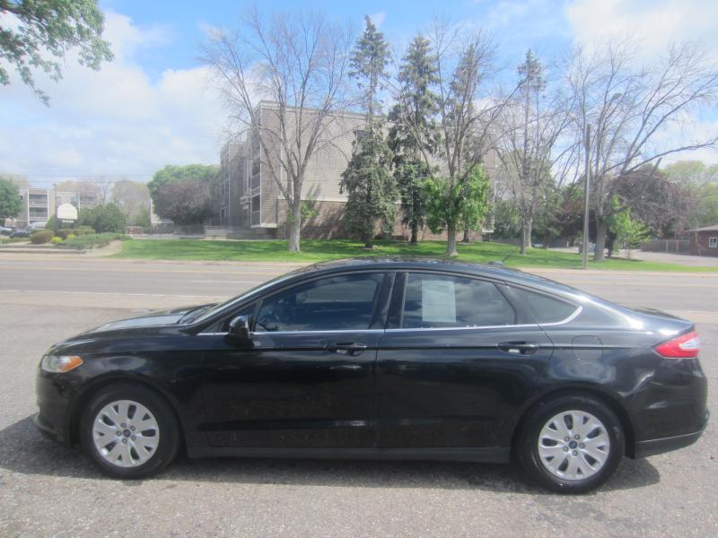 Ford Fusion S 2013