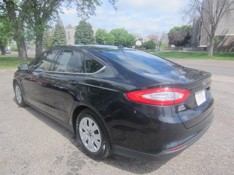 Ford Fusion S 2013