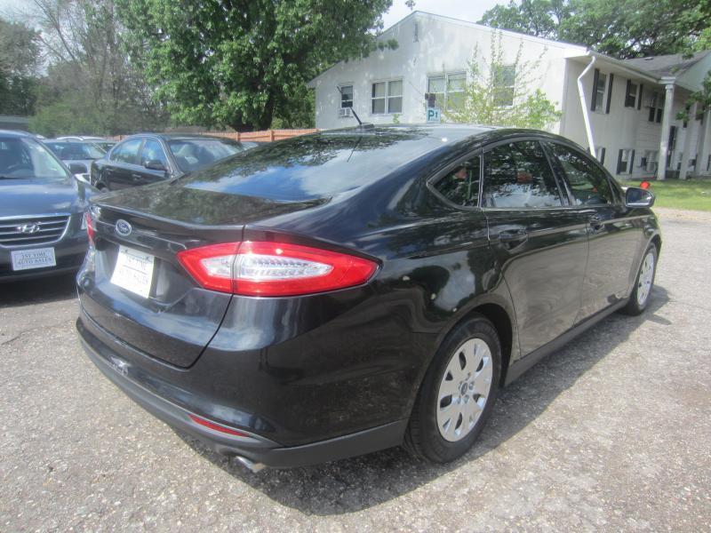 Ford Fusion S 2013