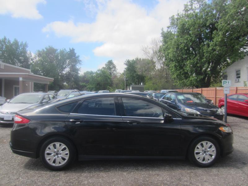 Ford Fusion S 2013