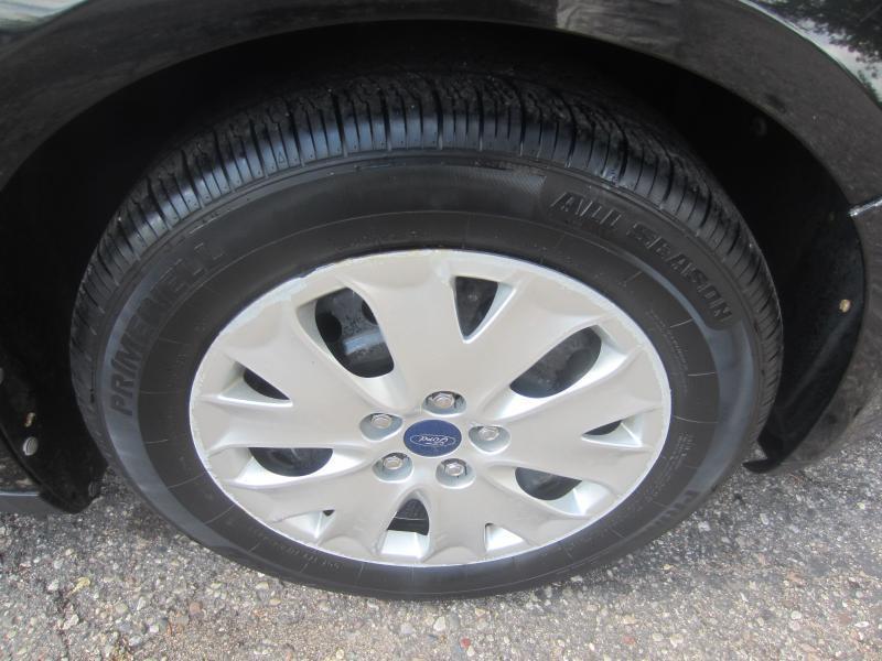 Ford Fusion S 2013