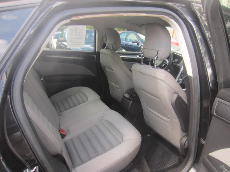 Ford Fusion S 2013