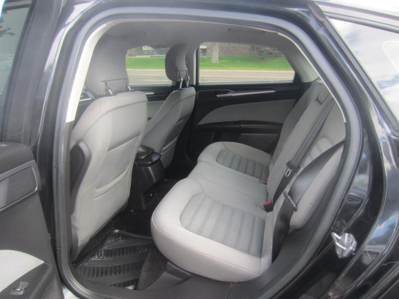 Ford Fusion S 2013