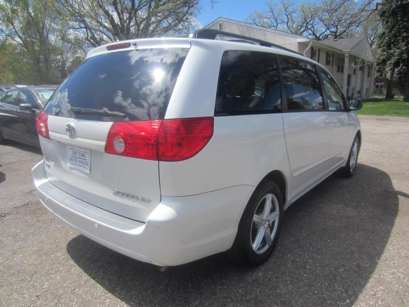 Toyota Sienna XLE FWD 2008