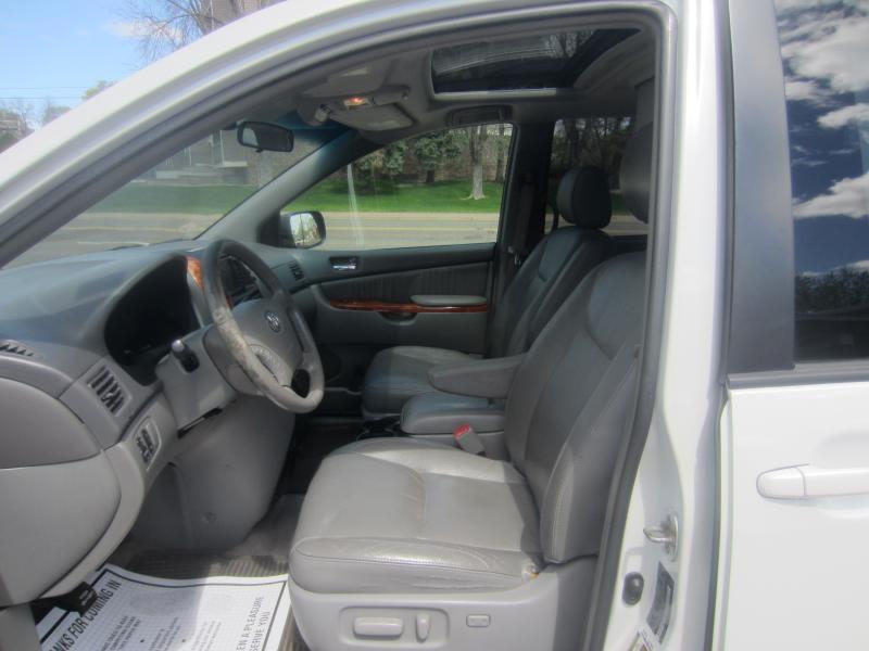 Toyota Sienna XLE FWD 2008