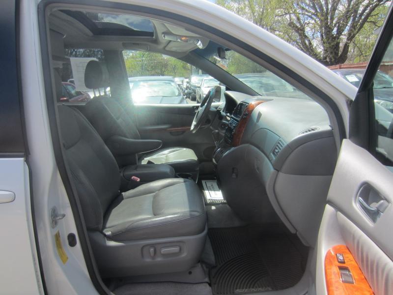 Toyota Sienna XLE FWD 2008