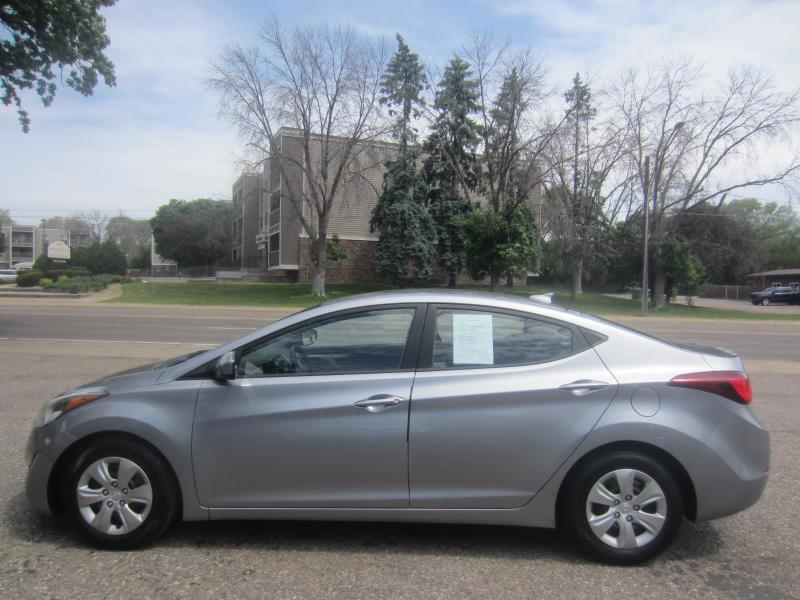 Hyundai Elantra SE 6AT 2016