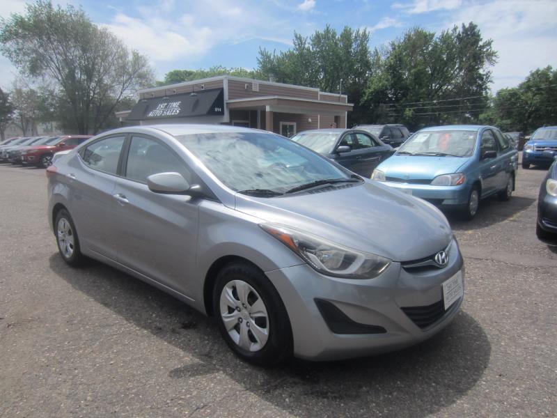 Hyundai Elantra SE 6AT 2016